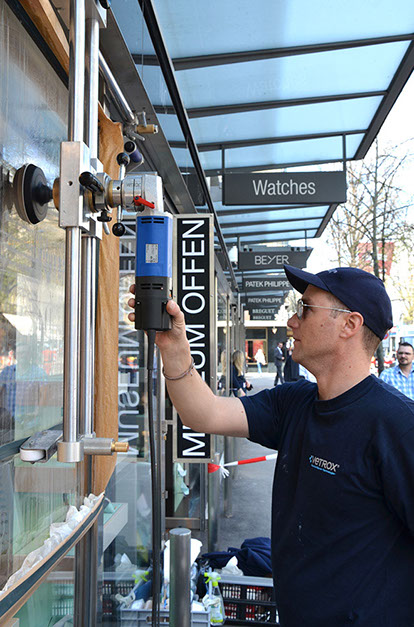 vetrox, glaskratzer, glaskratzer entfernen, glaskratzerentfernung, scratching, graffiti, glass doc, glassanierung, verkratztes glas