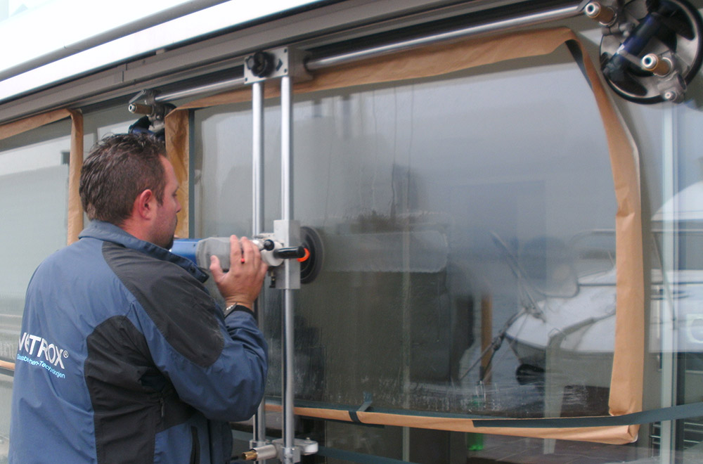 vetrox, glaskratzer, glaskratzer entfernen, glaskratzerentfernung, scratching, graffiti, glass doc, glassanierung, verkratztes glas